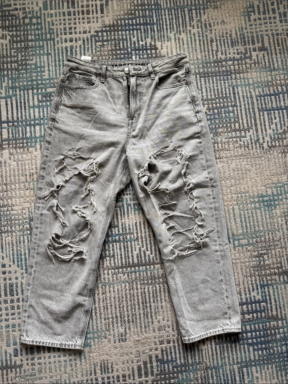 American Eagle Outfitters Gray Distressed Relaxed Jeans
